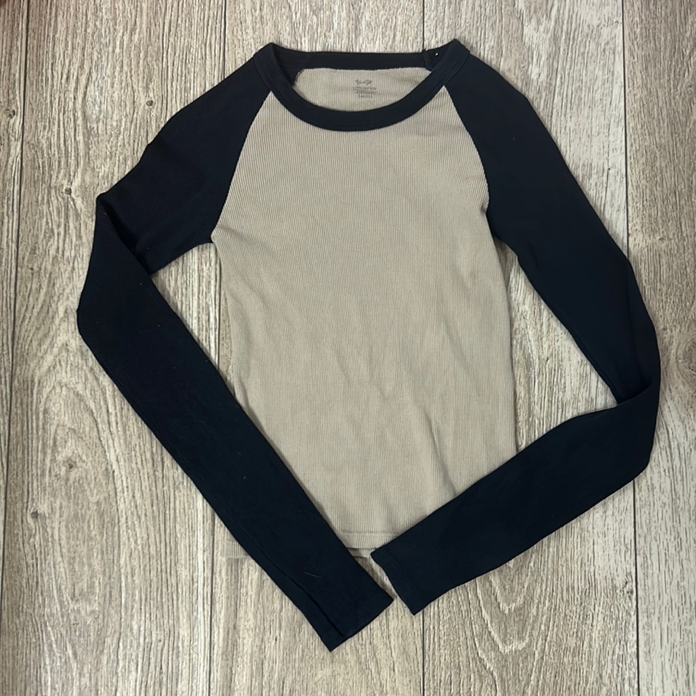 Brandy Melville Long Sleeve Bella Top